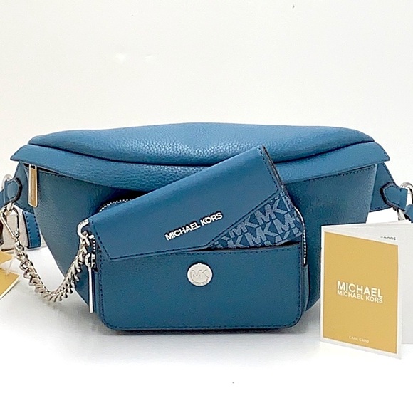 Michael Kors Handbags - MICHAEL KORS
Maisie Large Pebbled Leather 2-in-1 Waistpack Fannypack Crossbody
